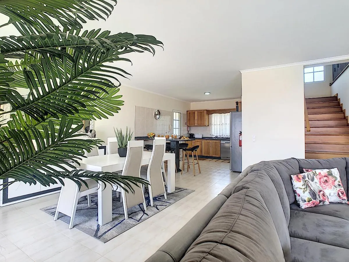 Дом отдыха Casa Mes Amis By Lovelystay Relogio do Poiso